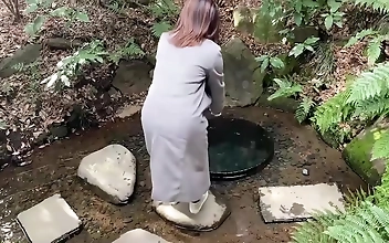 JAV 有名神社でドMナースと初詣！中出し抱擁が始まる