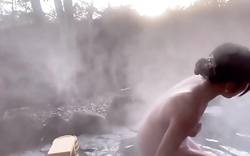 日本のスパガールの甘美なお尻とおっぱい：官能の楽園