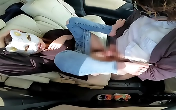 現行犯逮捕：夫の買い物中に浮気妻と熱いカーセックス！