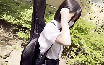 JAVポルノで日本の魅惑的な女性の甘美な曲線を渇望する