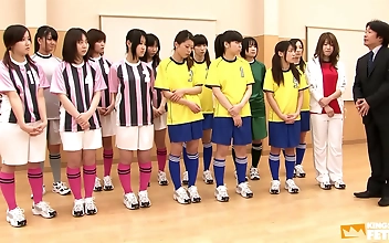 日本の美女はコーチから誘惑の技術を学ぶ