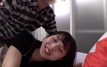 JAV 魅惑のエッチなキスアドベンチャー：無垢から魅惑へ！