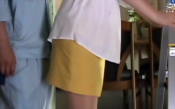 蒸し暑い妻があらわになる：専業主婦の蒸し暑い逃避行の独占後編