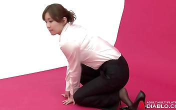 JAVの女神・桃井真希のヌード撮影会で妄想を解き放つ