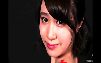 赤で甘美な曲線を描く：淑女のジューシーな誘惑！