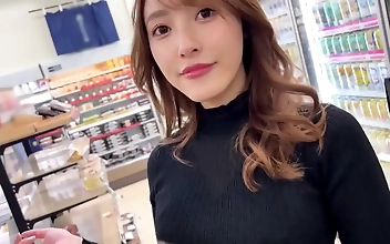 魅惑の佳奈と欲望を満たす：日本の妖艶な女とW不倫する官能的なJAVビデオ