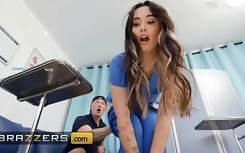 JAVのスーパースター、アリア・リー＆ルル・チューがラッキー・ザックを特別診察 - BRAZZERSだけ