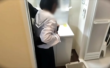 AV女優が友人と服を交換してムラムラする